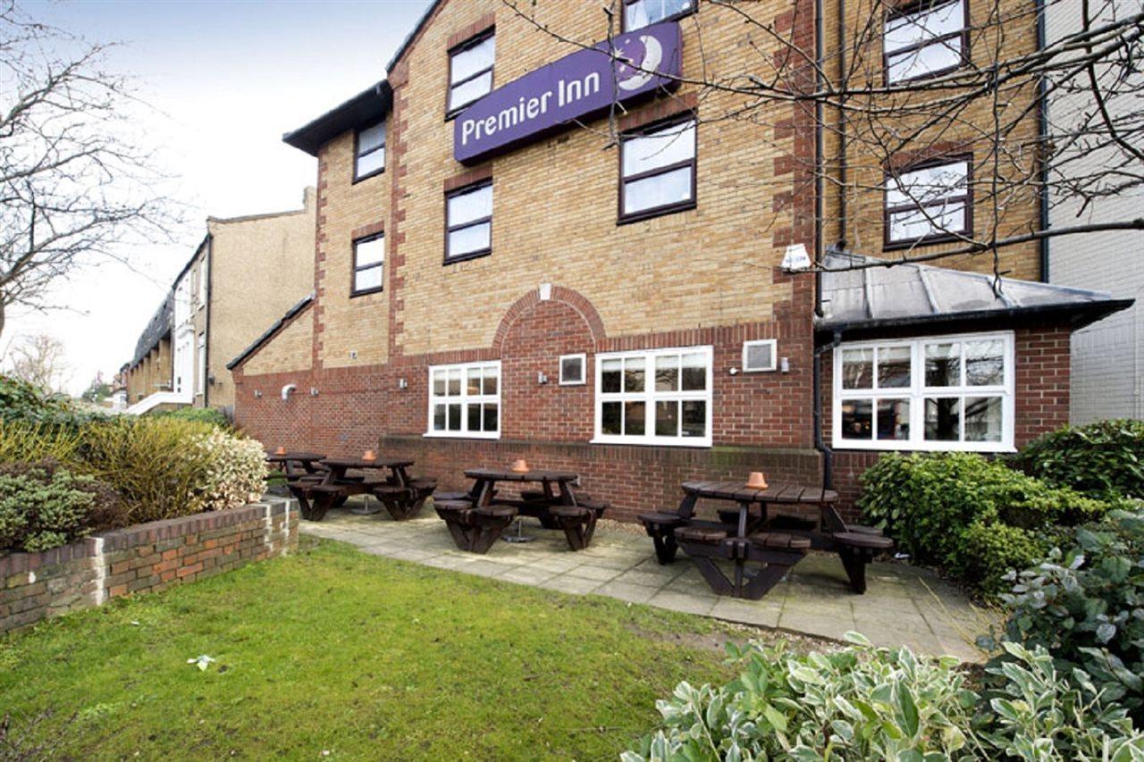 Premier Inn London Romford Exterior foto