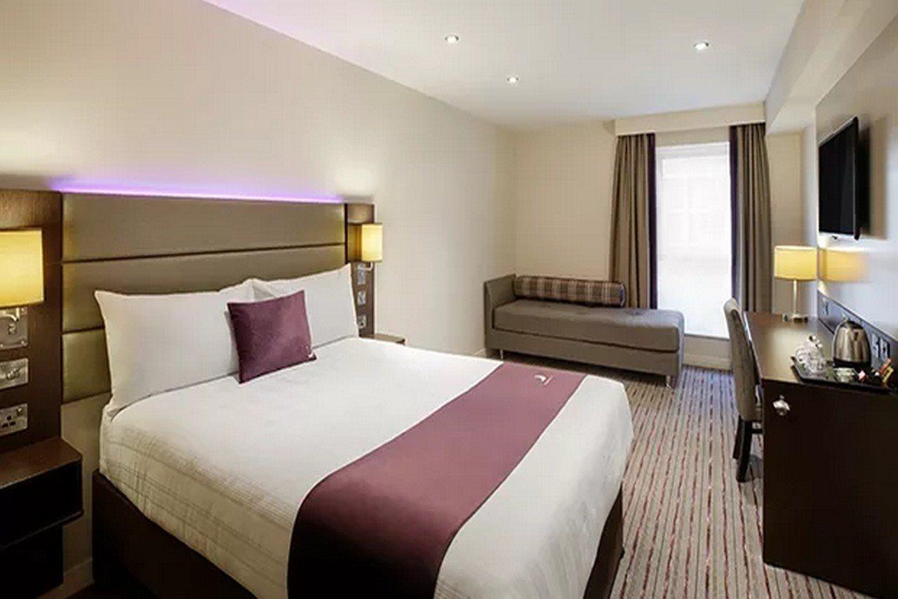 Premier Inn London Romford Exterior foto
